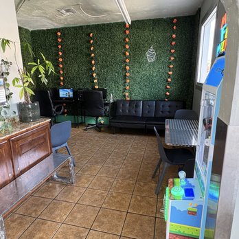 Cyber Yogurt - Seating area - Ice Cream & Frozen Yogurt Near Me - El Monte, California