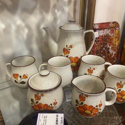The Lovely Vintage Market - Vintage tea set