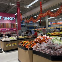 Real Canadian Superstore - Vegetables section