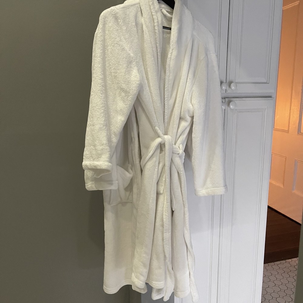 The George Manor - Super soft robes to use during your stay - Bed & Breakfast Near Me - Galveston, Texas The George Manor - Super soft robes to use during your stay - Bed & Breakfast Near Me - Galveston, Texas