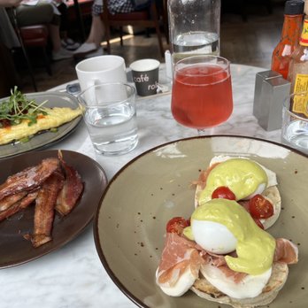 Cafe Robey - Eggs Benedict, side of bacon; Bellini. - Breakfast & Brunch Near Me - Chicago, Illinois Cafe Robey - Eggs Benedict, side of bacon; Bellini. - Breakfast & Brunch Near Me - Chicago, Illinois