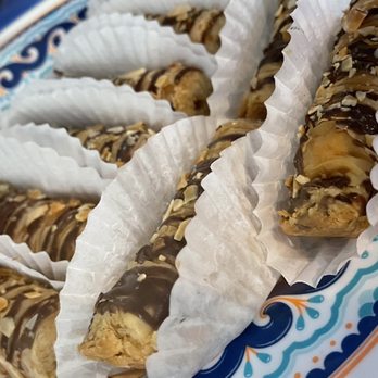 Hovan Gourmet Mediterranean - Lady Fingers | Delicately rolled phyllo dough filled with pistachios. - Middle Eastern Near Me - Jacksonville, Florida Hovan Gourmet Mediterranean - Lady Fingers | Delicately rolled phyllo dough filled with pistachios. - Middle Eastern Near Me - Jacksonville, Florida