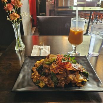 Golden Thai - Thai Near Me - Brooklyn, New York