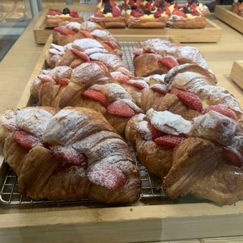 Paris Baguette - strawberry croissant - Bakeries Near Me - Midvale, Utah Paris Baguette - strawberry croissant - Bakeries Near Me - Midvale, Utah