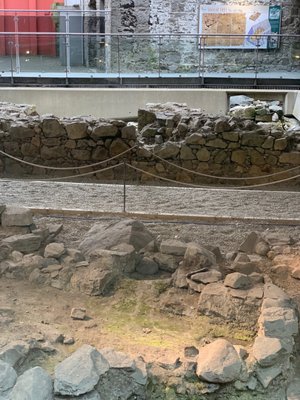 Hall of the Red Earl by null