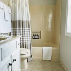 Deer Run Golf Course & Resort - Single Queen Bathroom