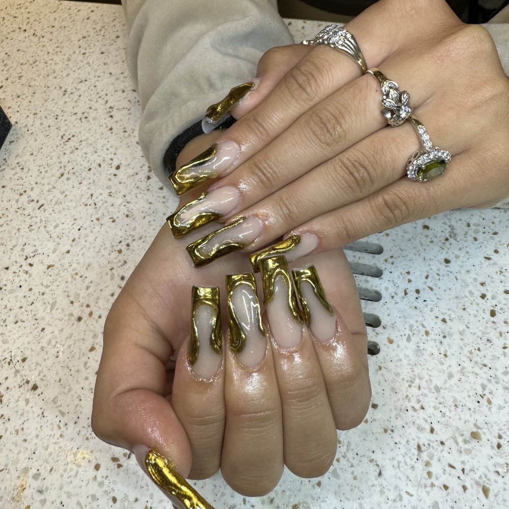 Munica Nails Logo