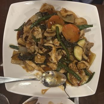 Ru Yi - Basil Chicken (Thai Style)-八素鸡（大） - Asian Fusion Near Me - Columbus, Indiana