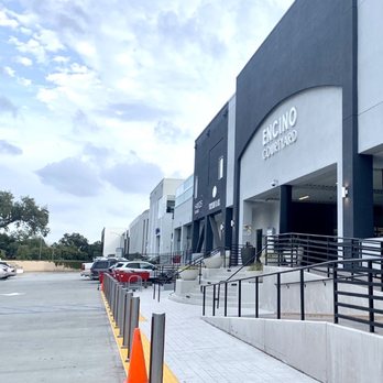 Encino Courtyard - Entrance at the back - Shopping Centers Near Me - Encino, California