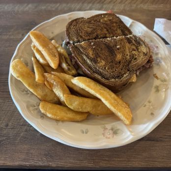 Twisted Oaks Saloon - Very tasty reubin sandwich and fries - Bars Near Me - Dowelltown, Tennessee
