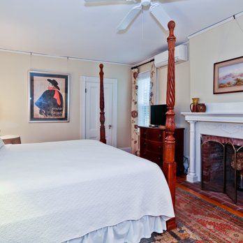 Yellow House Bed & Breakfast - Jack's - King room on the first floor. - Bed & Breakfast Near Me - Bar Harbor, Maine Yellow House Bed & Breakfast - Jack's - King room on the first floor. - Bed & Breakfast Near Me - Bar Harbor, Maine