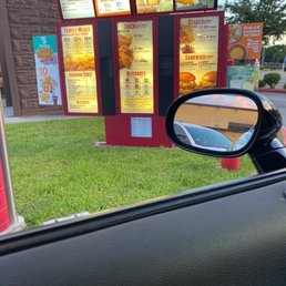 a view of the outside of a fast food restaurant