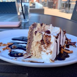 Shoreline Bar & Grille