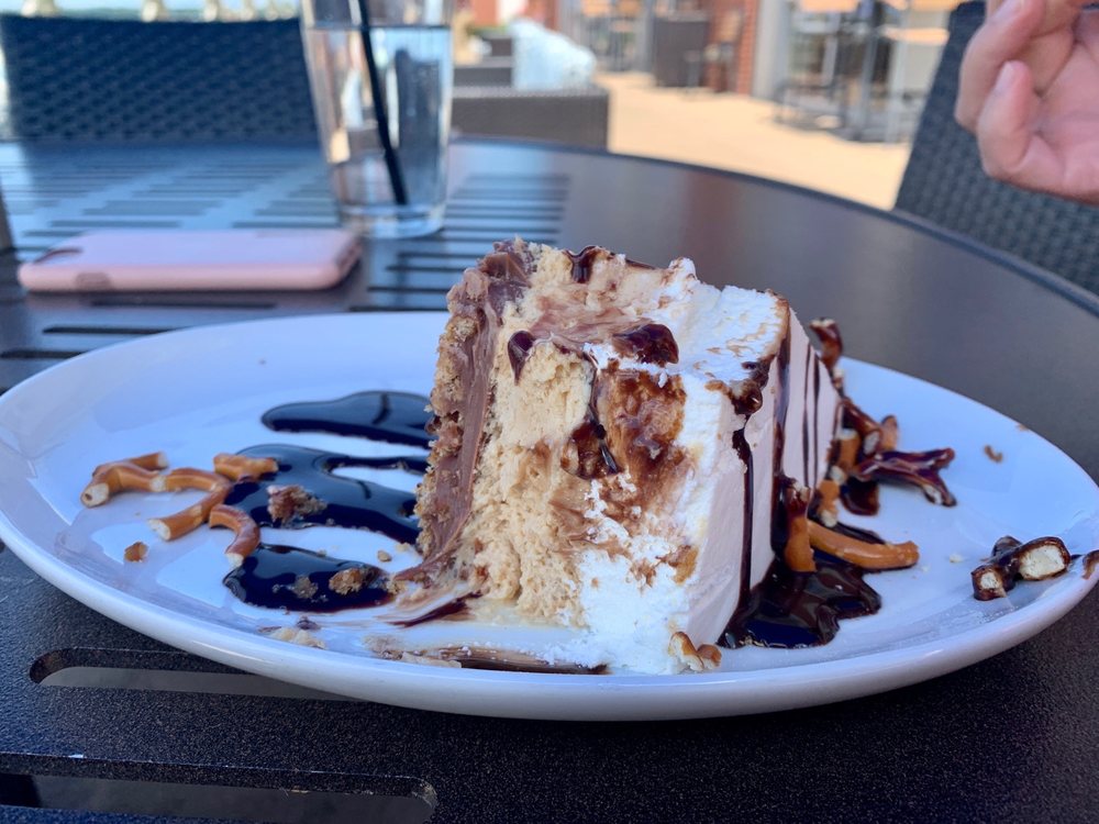 Shoreline Bar & Grille