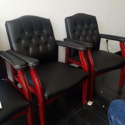 Amigo Hispano Tax Service - Nice new furniture!