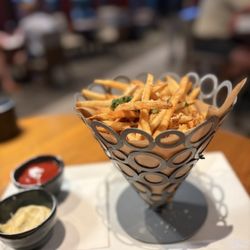 Rooftop 360 - Truffle fries