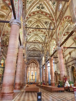 Basilica di Sant' Anastasia by null