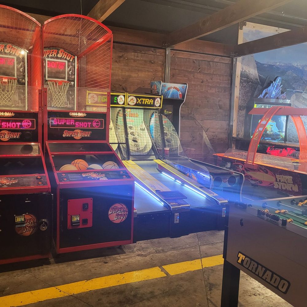 Arcade games. Stopped in before the farmers market for a drink. Bottomless mimosas sundays.