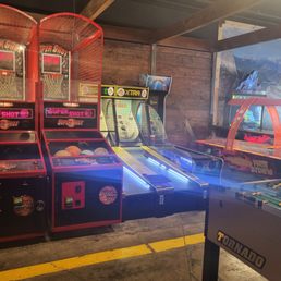 Arcade games. Stopped in before the farmers market for a drink. Bottomless mimosas sundays.