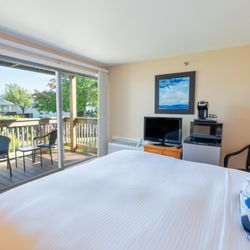 Aspinquid Resort - Main Inn King Room 120