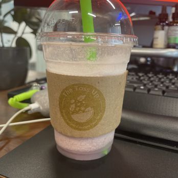 The Toss Up - Strawberry Banana Smoothie 16oz - Salad Near Me - Gardena, California The Toss Up - Strawberry Banana Smoothie 16oz - Salad Near Me - Gardena, California
