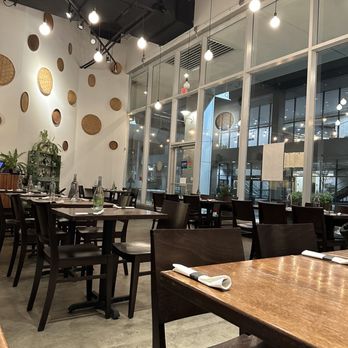 Aubergine Cafe - Thai Near Me - St Louis, Missouri