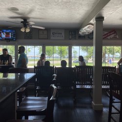 Pillory Pub - Overlooking bay