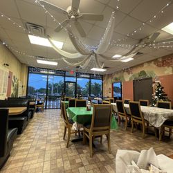Chateau Orleans PO-Boys - Inside