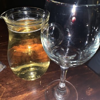 Joselito Café - Vino blanco - 1/2 liter (€14.50) - Tapas Bars Near Me - Amsterdam, New Hampshire Joselito Café - Vino blanco - 1/2 liter (€14.50) - Tapas Bars Near Me - Amsterdam, New Hampshire