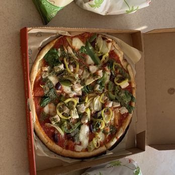 Blaze Pizza - Grilled chicken, onion, pepper, spinach, banana pepper, red sauce, fresh mozzarella, Parmesan cheese, artichokes, olives - Salad Near Me - Atlanta, Georgia