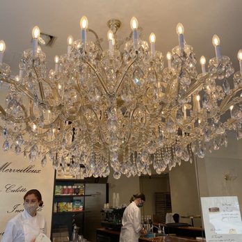 Marvelous by Fred - Beautiful classy decoration! - Desserts Near Me - Toronto, Ontario
