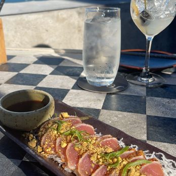 Sugar - Sashimi with pistachios (9/10) - Cocktail Bars Near Me - Miami, Florida Sugar - Sashimi with pistachios (9/10) - Cocktail Bars Near Me - Miami, Florida