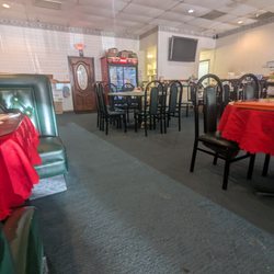 Arnold Chinese Restaurant - Large dining room. Would easily accommodate large groups.