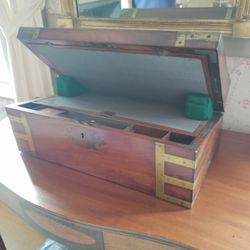 Henry Wadsworth Longfellow Monument - Travel writing Desk