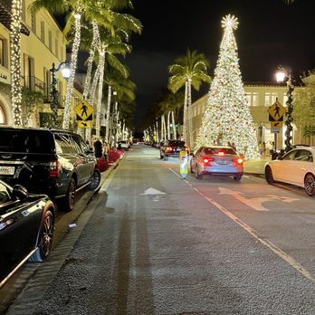 Worth Avenue - Decorated for Christmas. - Shopping Centers Near Me - Palm Beach, Florida Worth Avenue - Decorated for Christmas. - Shopping Centers Near Me - Palm Beach, Florida