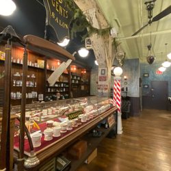 Ludlow Blunt - Interior decor
