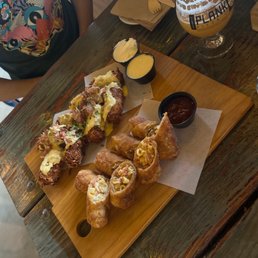 8 Pieces Bacon Mac and Cheese Egg Rolls