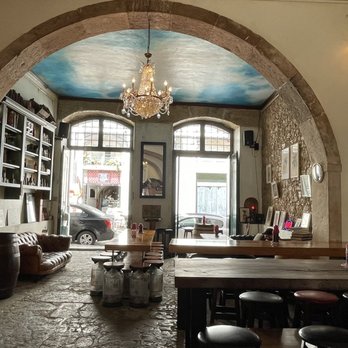 Crafty Corner - The Bar - Beer Bar Near Me - Lisbon, 11