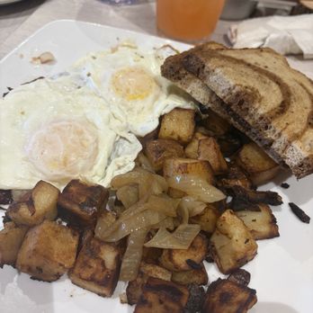 Berry Fresh Cafe - O.M.G. Corned Beef Hash* - Breakfast & Brunch Near Me - Palm Beach Gardens, Florida