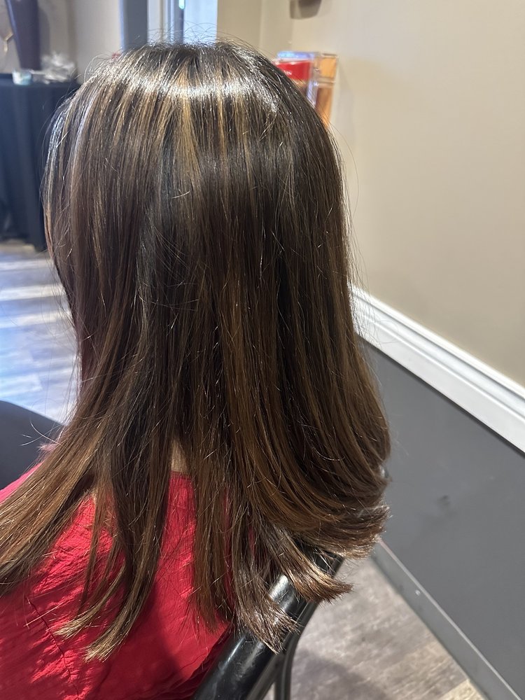 Revive Cuts and Color Logo