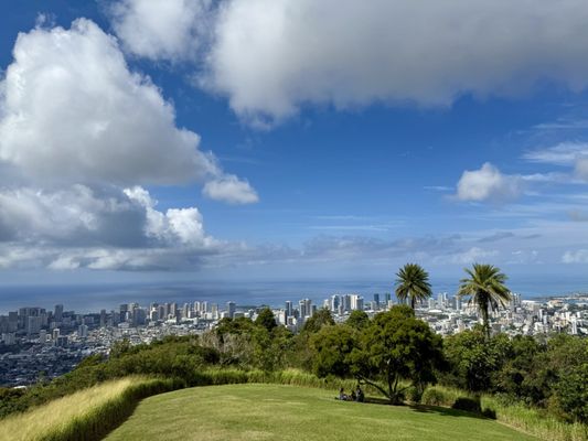 Puʻu ʻUalakaʻa State Wayside by null