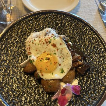Tiffany's Bar and Bistro - Short rib - Breakfast & Brunch Near Me - Washington, DC, District of Columbia