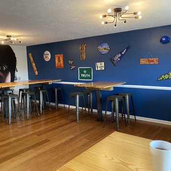 Big Kahuna - Seating - Burgers Near Me - Lexington, Kentucky Big Kahuna - Seating - Burgers Near Me - Lexington, Kentucky