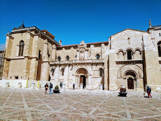 Basílica de San Isidoro by null