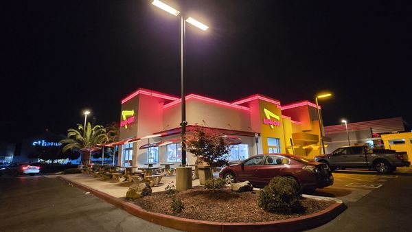 In-N-Out Burger by null