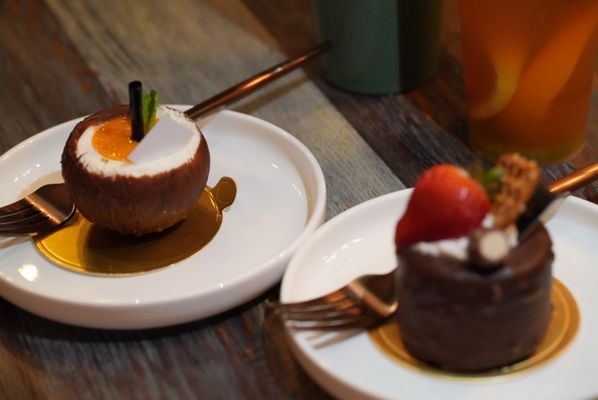 La Luna Tea & Dessert Bar by null