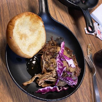 Road Hawg BBQ Swine Dining - Pulled pork in paradise - Food Trucks Near Me - Gorham, New Hampshire