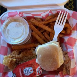 Majek Seafood & Grill - Fried haddock and sweet potato fries