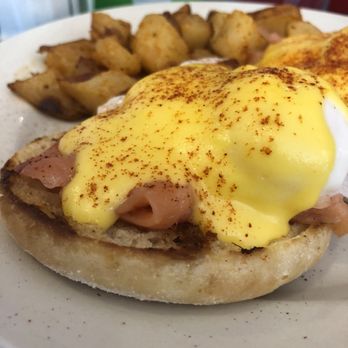 Harpoon Harry's - smoked salmon Benedict - Breakfast & Brunch Near Me - Key West, Florida