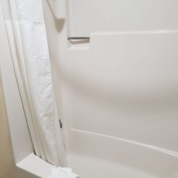 Quality Inn - Shower/bath combo - Hotels Near Me - Ontario, Oregon Quality Inn - Shower/bath combo - Hotels Near Me - Ontario, Oregon